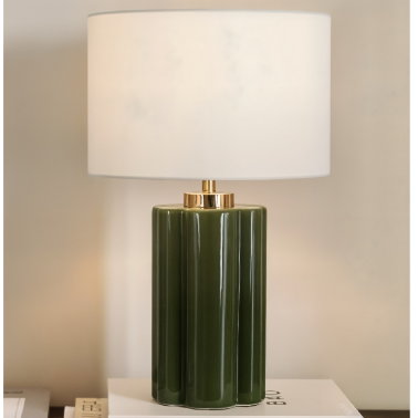 Настольная зеленая лампа Tuomi от Louvre home -