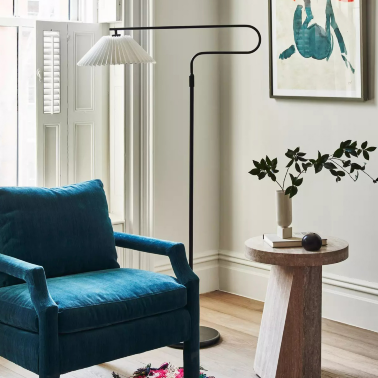 Чёрный торшер с белым абажуром Harriet от Louvre home - 