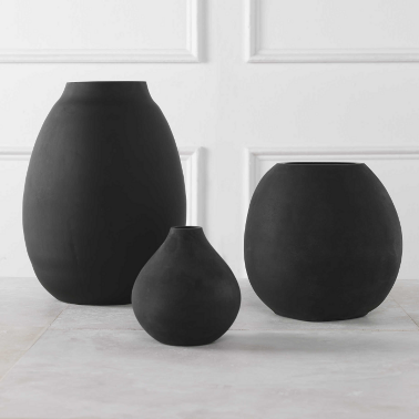 Набор черных ваз из 3-х штук UTTERMOST 18068 - 