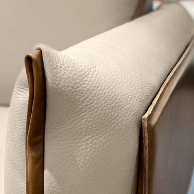 Кресло в светлой коже Libeccio Cubo Rosso нат. кожа Natural 4018 / кант 4011 -